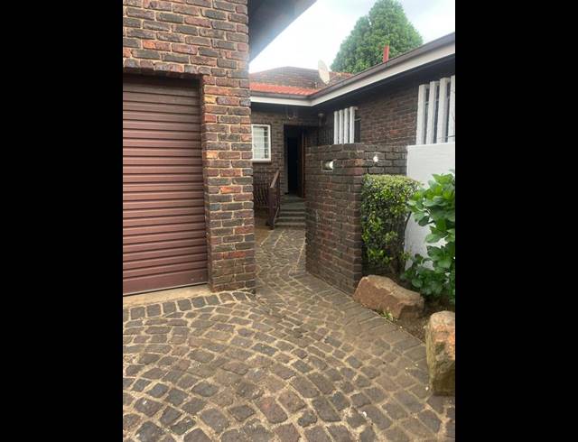 3 BEDROOM TOWNHOUSE FOR SALE IN ALBERTSDAL